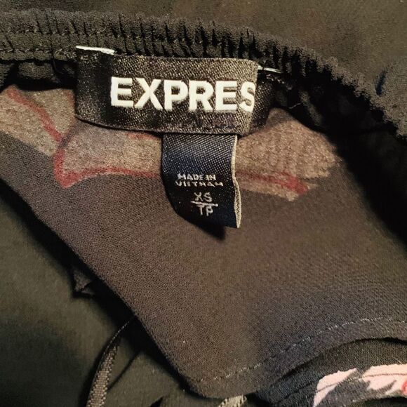 3 for $30! Express floral print long sleeve blouse. Size xs - Picture 4 of 8